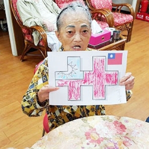 106.10.11 畫國旗活動