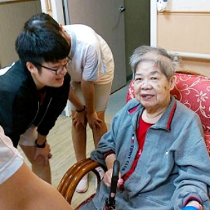 106.10.14 耕莘護校-學生志工